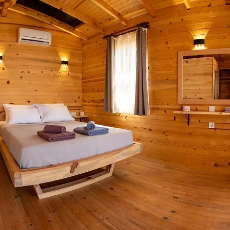 Goat Bungalow And Camping Hotel *