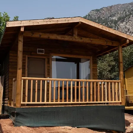 Goat Bungalow And Camping Ξενοδοχείο *