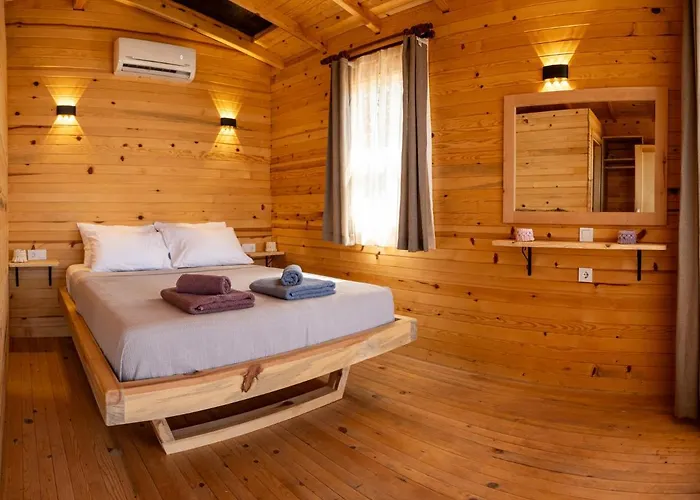 Goat Bungalow And Camping Hotel *